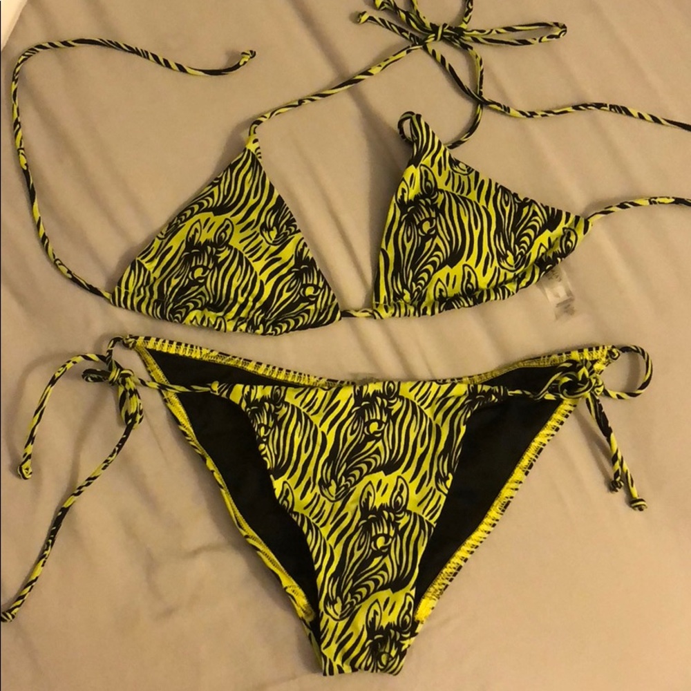 Victoria’s Secret bikini